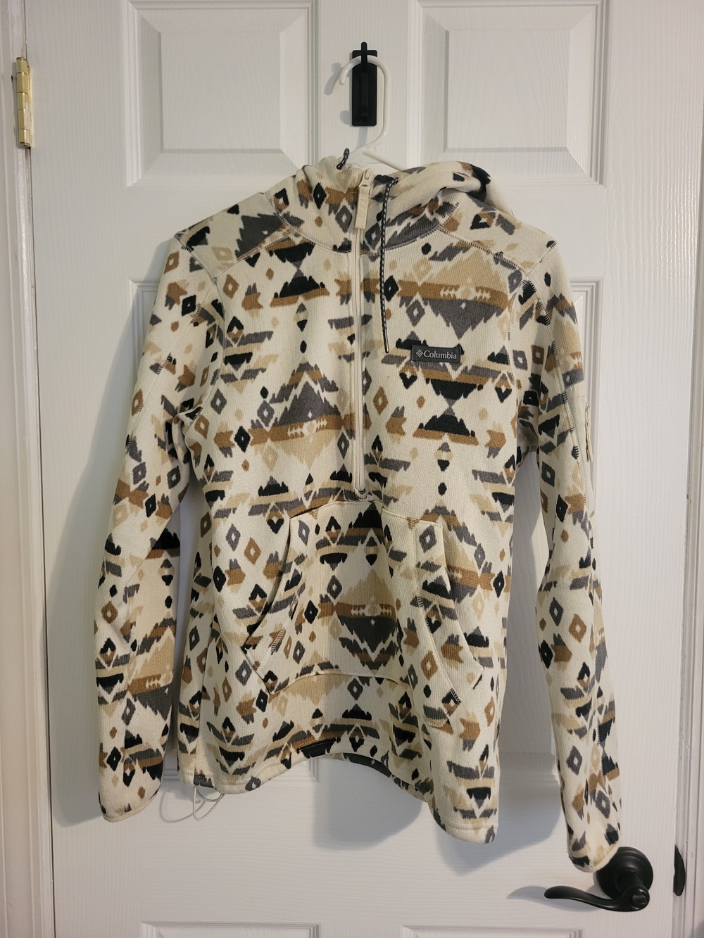 Columbia Fleece Pullover Hoodie in Cream and Black Aztec Print